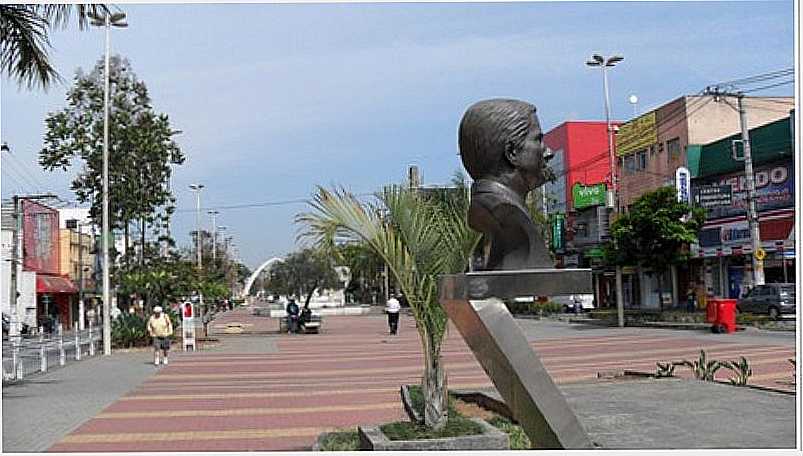 BARUERI-SP-BUSTO DO EX-PREFEITO ARNALDO BITTENRCOURT-FOTO:JRHOLANDA.WORDPRESS.COM  - BARUERI - SP