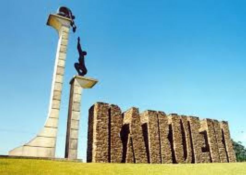 BARUERI-SP-MONUMENTO NA ENTRADA DA CIDADE-FOTO:WWW.SKYSCRAPERCITY.COM  - BARUERI - SP