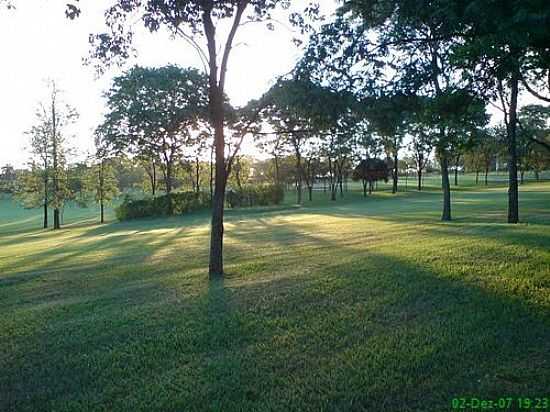 GRAMADO DO CAMPO DE GOLF-FOTO:TETSUO MIYAKUBO - BASTOS - SP