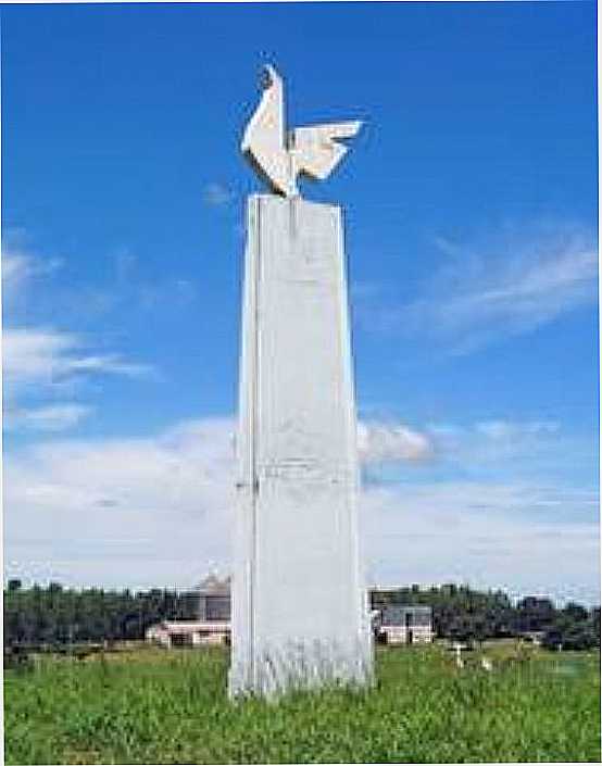 MONUMENTO NO TREVO DE BASTOS-FOTO:EDUARDO M. P. DANTAS - BASTOS - SP