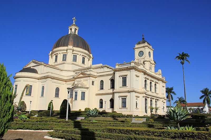 BATATAIS-SP-IGREJA MATRIZ-FOTO:PATYPECEGUINIVIANA - BATATAIS - SP