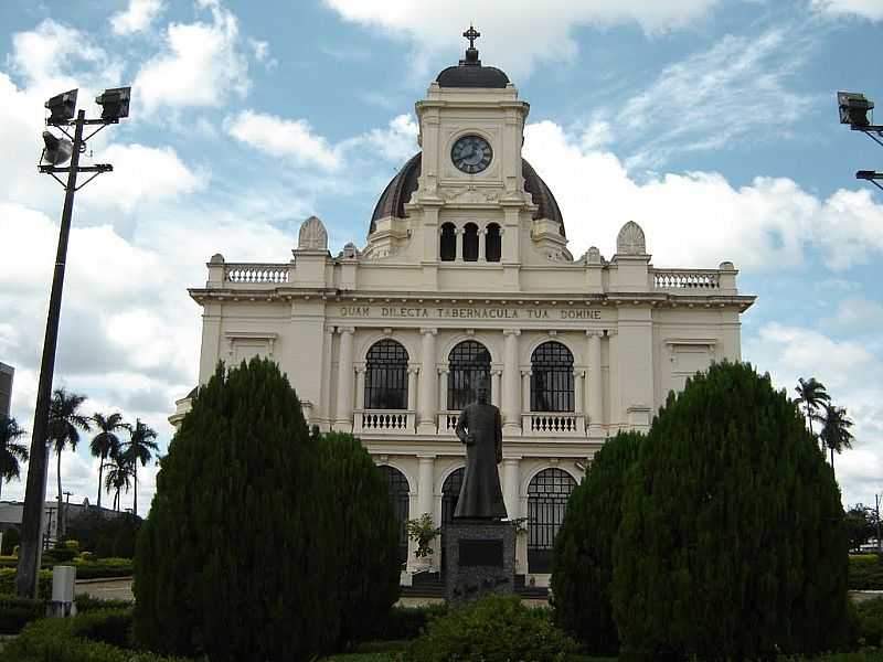 BATATAIS-SP-IGREJA MATRIZ-FOTO:PAULO CESAR DA SILVA - BATATAIS - SP