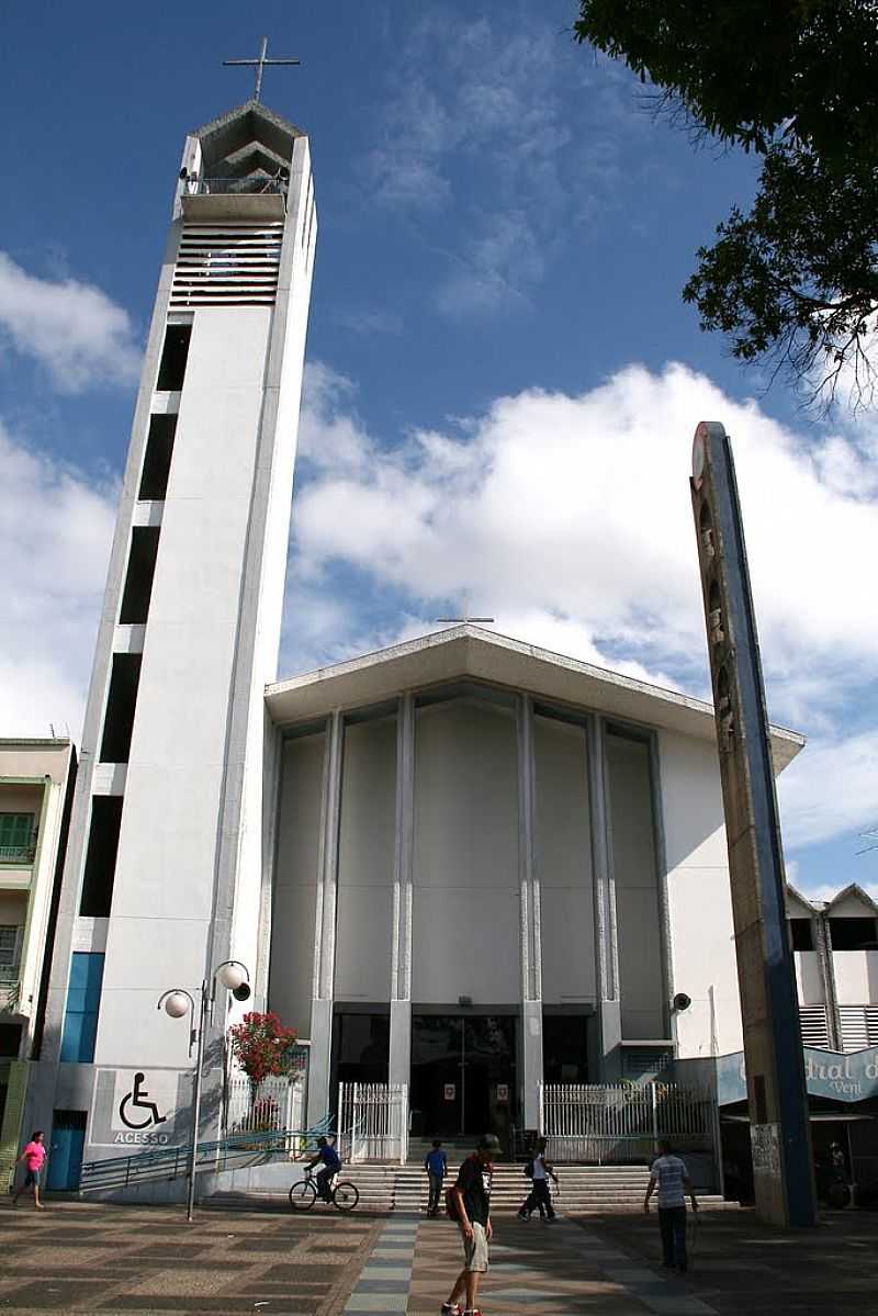 BAURU-SP-CATEDRAL DO DIVINO ESPRITO SANTO-FOTO:DIOCESE DE BAURU  - BAURU - SP