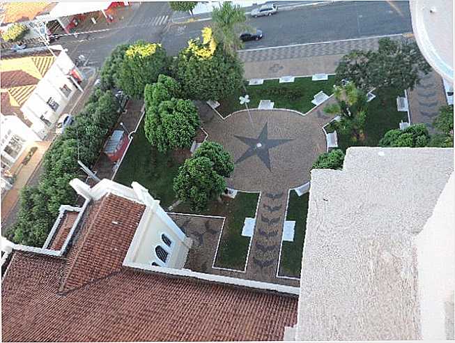 JARDIM VISTO DO ALTO DA TORRE DA MATRIZ, POR EUGNIO LEANDRO MOIMS DE BRITO - BILAC - SP