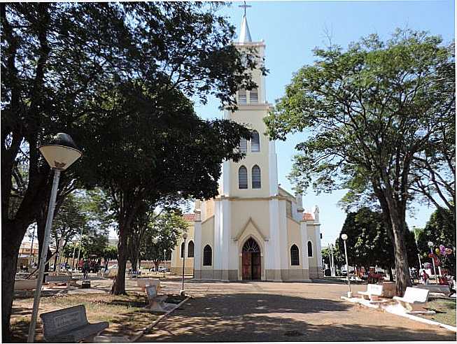 IGREJA MATRIZ VISTA DE FRONTAL, POR EUGNIO LEANDRO MOIMS DE BRITO - BILAC - SP