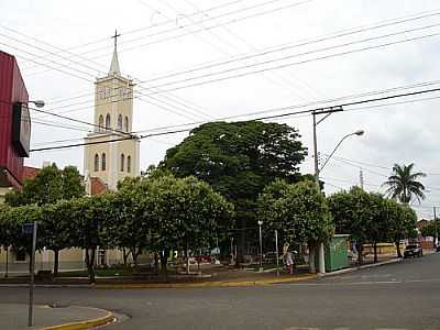 PRAA E IGREJA-FOTO:MARCELO SZK  - BILAC - SP