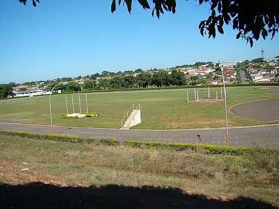 PISTA DE ATLETISMO NO PARQUE MUNICIPAL EM BIRIGUI-FOTO:RENATO LOPES PEDROSA - BIRIGI - SP