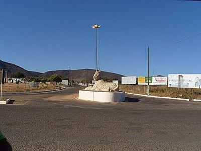 ENTRADA DE PALMAS DE MONTE ALTO, POR ALEXANDRE COSTA DA FONSECA. - PALMAS DE MONTE ALTO - BA