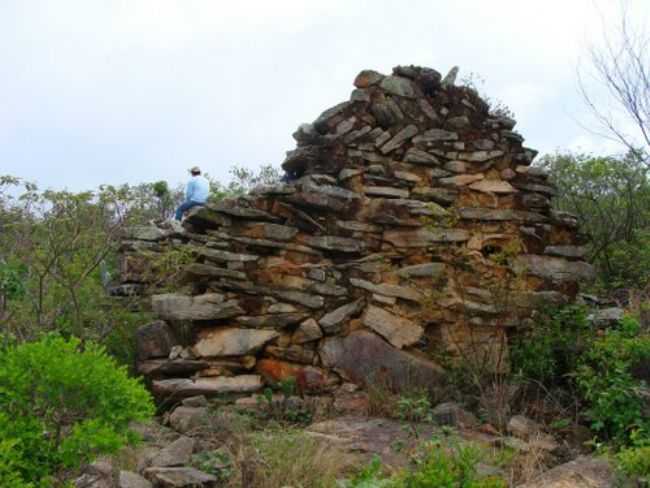 CASA DE PEDRA DENTRO DO PARQUE ESTADUAL SERRA DOS MONTES ALTOS, POR DJKIBO MANDALA - PALMAS DE MONTE ALTO - BA