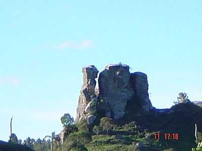 PEDRA CAMELO FOTO
POR GEOBIO ENGENHARIA LTDA - BOM SUCESSO DE ITARAR - SP