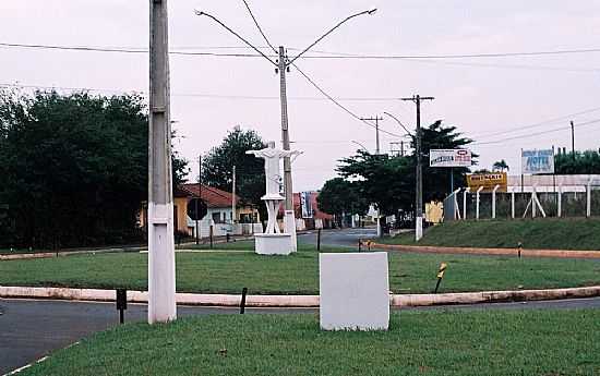 BORBOREMA-SP-CRISTO REDENTOR NO PEQUENO CONTORNO-FOTO:PRADO-BR2 - BORBOREMA - SP