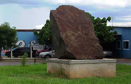 BORBOREMA-SP-ESCULTURA-ROCHA-FOTO:BUI IBITINGA - BORBOREMA - SP