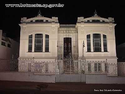 BIBLIOTECA MUNICIPAL - BOTUCATU - SP