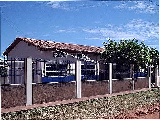 ESCOLA CAROLINO PEREIRA DE ARAJO EM PALMEIRAS-BA-FOTO:PISANTOS - PALMEIRAS - BA