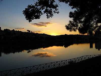 REFLEXO SUNSET BRAGANA POR JOANNIS M MOUDA - BRAGANA PAULISTA - SP