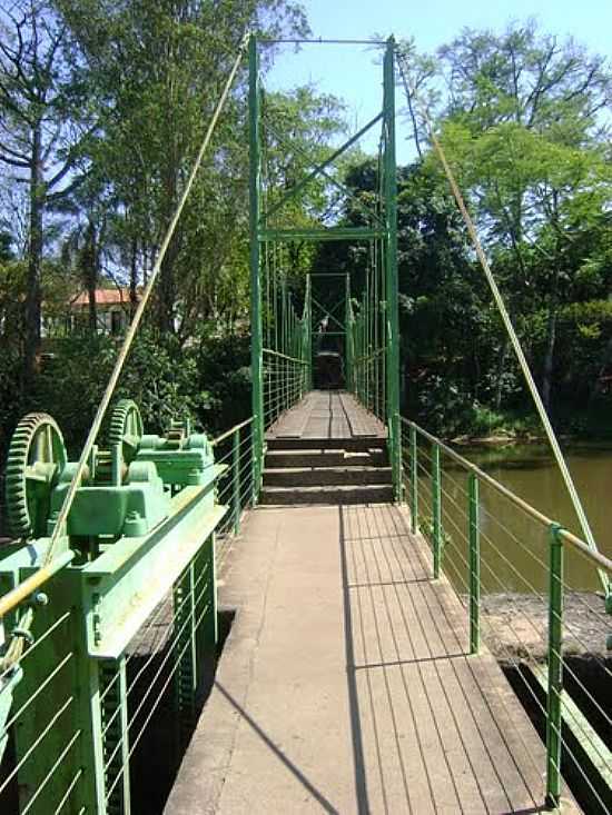 PONTE PNSIL NO PARQUE DOS SALTOS EM BROTAS-SP-FOTO:DANIEL SOUZA LIMA - BROTAS - SP