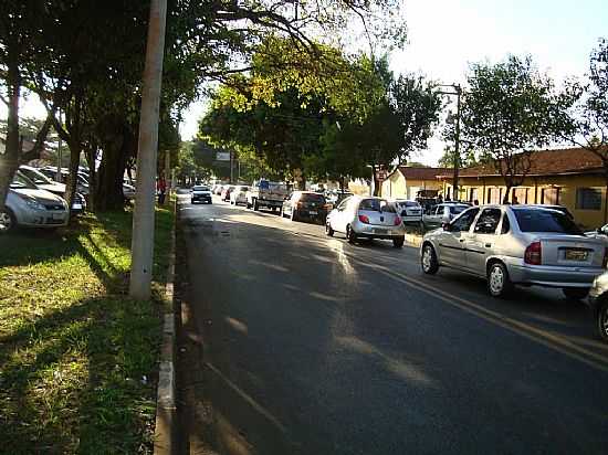 RUA CENTRAL EM BUENO DE ANDRADA-SP-FOTO:UMBERTO MORENO - BUENO DE ANDRADA - SP