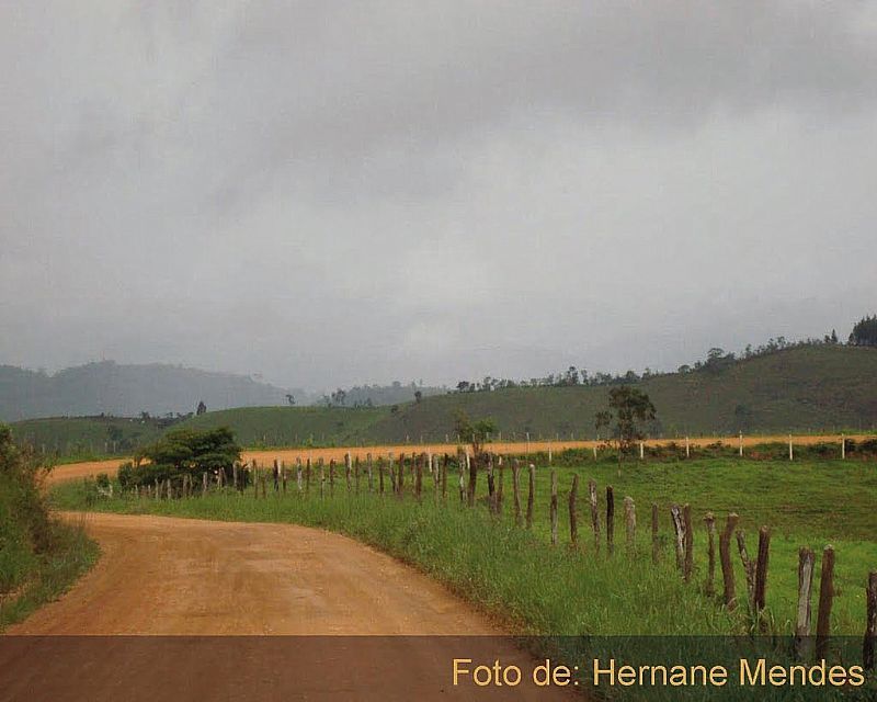 PARAFUSO-BA-ESTRADA DO POVOADO-FOTO:HERNANE MENDES DE OLIVEIRA - PARAFUSO - BA