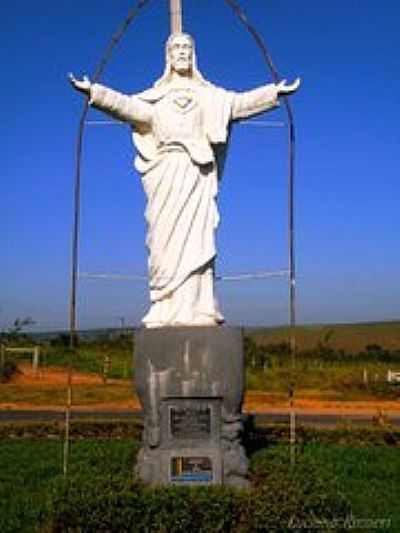 IMAGEM DE CRISTO NA ENTRADA-FOTO:LUCIANO RIZZIERI  - CABRLIA PAULISTA - SP