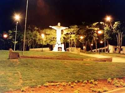 PRAA DO ROSRIO - VISTA NOTURNA - CACONDE - SP