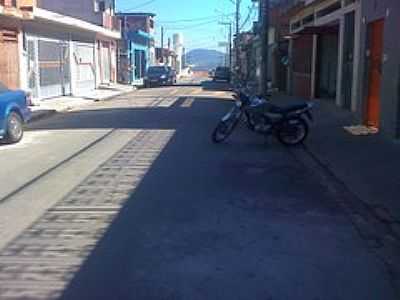 RUA LAURA-FOTO:E.PAULOROBERTO - CAIEIRAS - SP