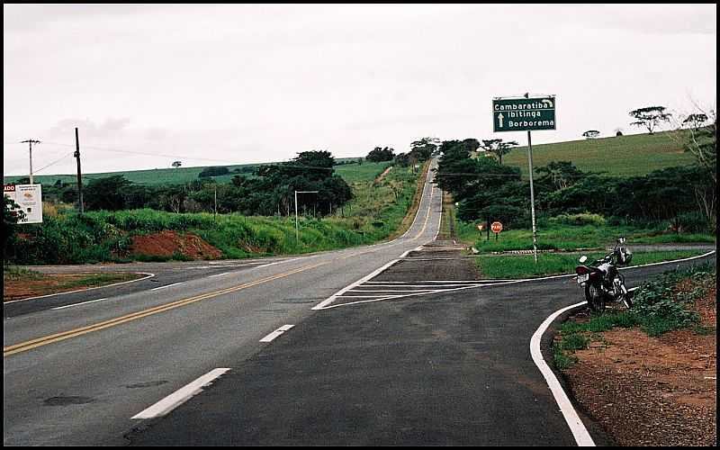 CAMBARATIBA-SP-TREVO DE ACESSO-FOTO:ZEKINHA - CAMBARATIBA - SP