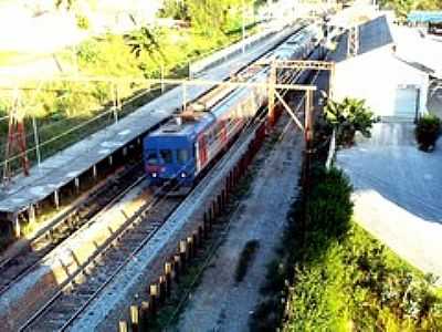 TREM COM DESTINO  SO PAULO-FOTO:LUCIANO RIZZIERI - CAMPO LIMPO PAULISTA - SP