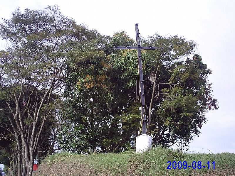 CANAS-SP-MORRO DO CRUZEIRO-FOTO:ENIVALDOCRUZ - CANAS - SP