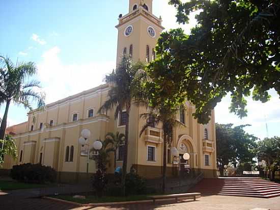 IGREJA MATRIZ DE N.SRA.DAS DORES EM CNDIDO MOTA-SP-FOTO:LEILA RUSCA - CNDIDO MOTA - SP