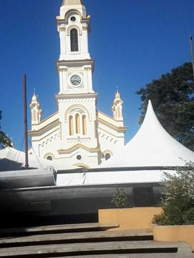 POR CLAUDIA SILVA ANDRADE - CAPO BONITO - SP