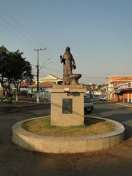 CAPELA DO ALTO-SP-MONUMENTO DA ME RAINHA-FOTO:MARCOS PAULO OLIVEIR - CAPELA DO ALTO - SP