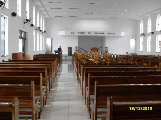 INTERIOR DA IGREJA CCB, CENTRAL DE CAPELA DO ALTO, POR ANDRIA C. R. BUENO - CAPELA DO ALTO - SP