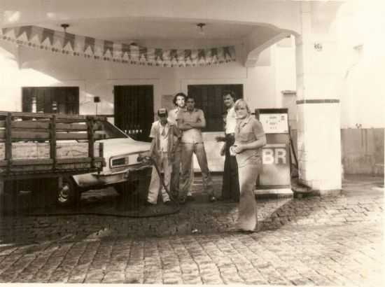 POSTO DE GASOLINA HOGE  O LOJA DO GALANTE, POR VALDECIR FERIAN - CASA BRANCA - SP