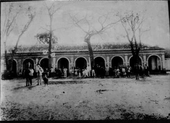 MERCADO,ONDE ESTA O AME FOI DEMOLIDO EM 1950 PARA CONSTRUO DO CENTRO DE SADE., POR LEONARDO ROSSETTO - CASA BRANCA - SP