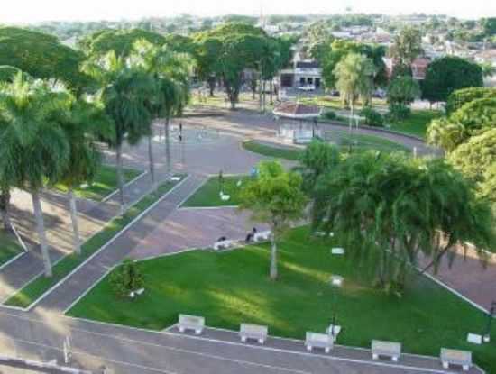 PRAA DA MATRIZ, VISTA DA TORRE DA IGREJA, POR RAKA CONSUELO. - CASTILHO - SP