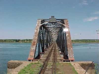 INCIO DA PONTE FRANCISCO S - RIO PARAN EM CASTILHO-SP, POR JOS BENEDITO DOURADO - CASTILHO - SP