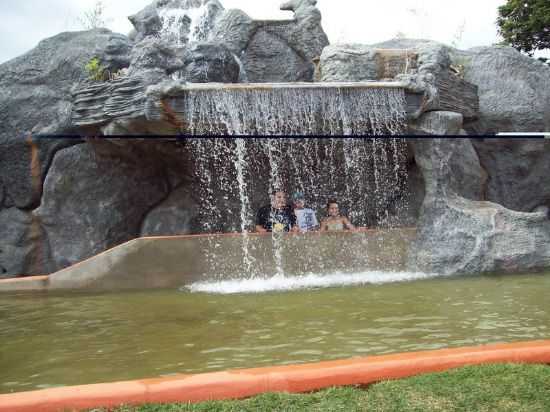 CASCATA NA PRAA DA MATRIZ, POR RAKA CONSUELO - CASTILHO - SP