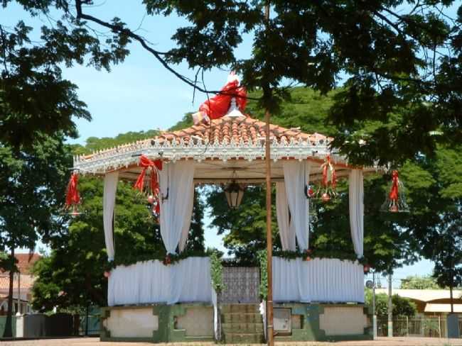 CORETO COM ENFEITES DE NATAL, POR HENRIQUE - CASTILHO - SP