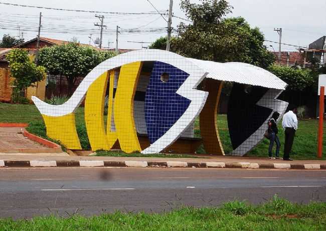 PONTO DE ONIBUS NA ENTRADA DA CIDADE, POR HENRIQUE - CASTILHO - SP