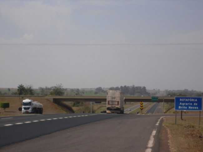 ENTRADA DA CIDADE NA RODOVIA MARECHAL RONDON, POR HENRIQUE - CASTILHO - SP