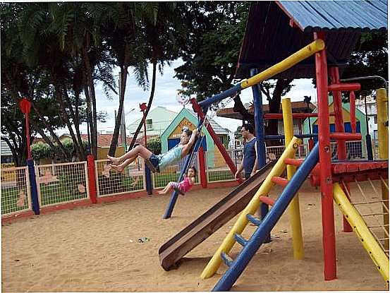 PRAA DA MATRIZ-PARQUE., POR RAKA CONSUELO - CASTILHO - SP