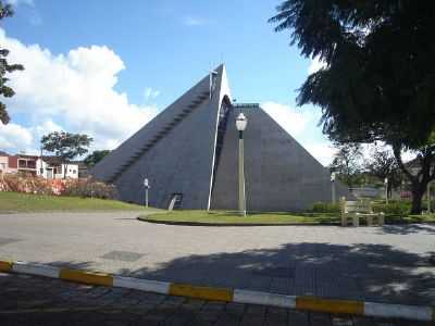 IGREJA MATRIZ, POR JOAO SAVIOLI - CERQUEIRA CSAR - SP