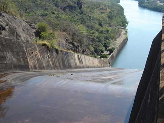 VERTEDOURO DA BARRAGEM EM CHAVANTES-SP-FOTO:MARCELO DELFINO - CHAVANTES - SP