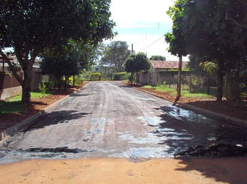 CONCEIO DO MONTE ALEGRE-SP-ASFALTAMENTO EM RUA DO DISTRITO-FOTO:WWW.PARAGUACITY.COM  - CONCEIO DE MONTE ALEGRE - SP