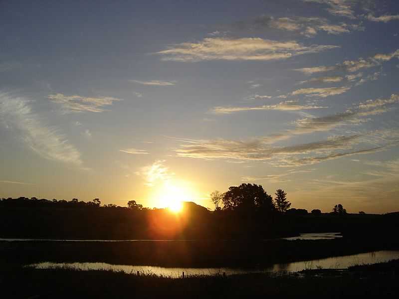 CONCEIO DO MONTE ALEGRE-SP-PR DO SOL NO LAGO-FOTO:MAPIO.NET - CONCEIO DE MONTE ALEGRE - SP