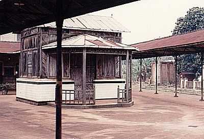 QUIOSQUE DA ESTAO J ABANDONADO(1980) - CORDEIRPOLIS - SP