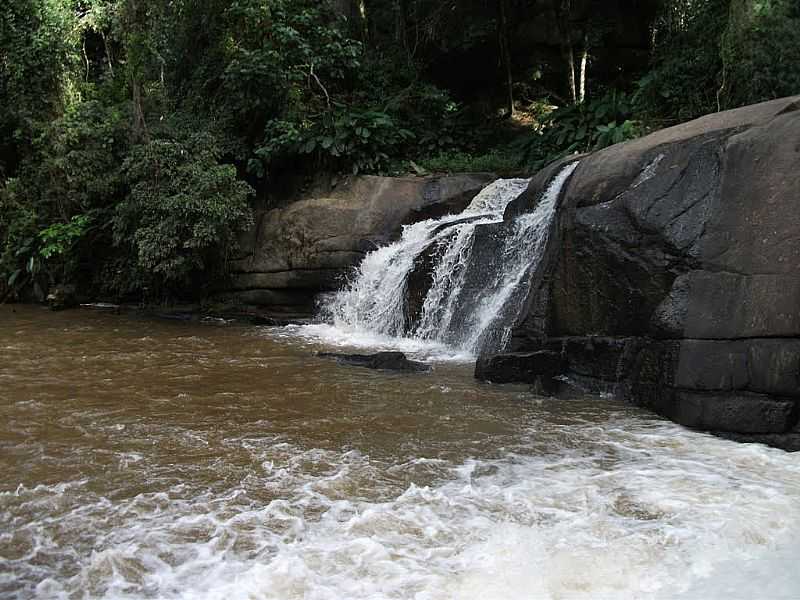 COTIA-SP-CACHOEIRA DA GRAA-FOTO:SCHUPPYS - COTIA - SP