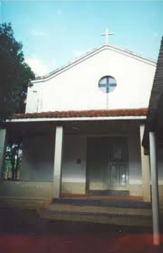 IGREJA-FOTO:USERS.FEMANET.COM.BR - CRUZLIA - SP