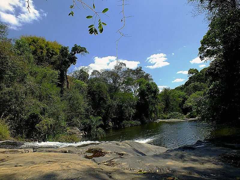 FOTO: SIDNEY MONTEIRO.  EM CACHOEIRA DO DESTERRO - CUNHA - SP