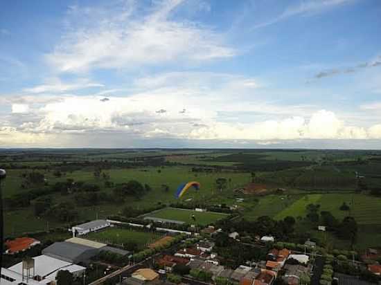 PARAMOTOR EM DIRCE REIS-FOTO:MARCOS PICK - DIRCE REIS - SP